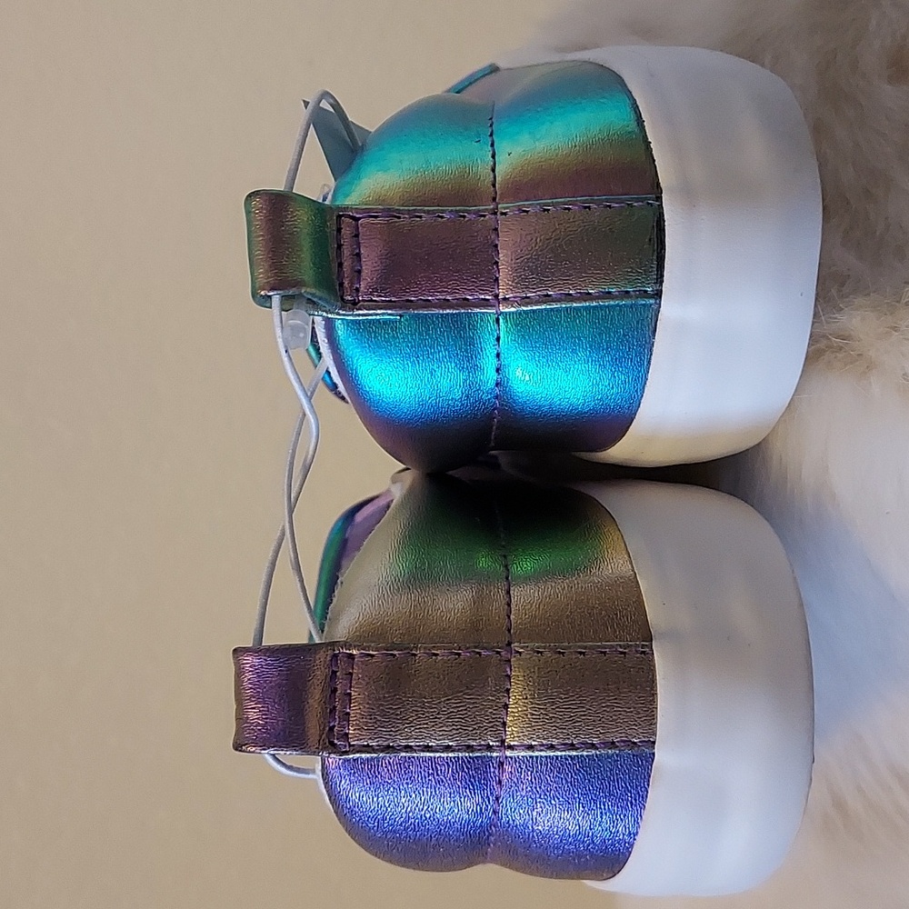 Girls Cat & Jack Iridescent Sneaker - Picture 3 of 8